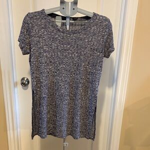 Reitmand Textured Women's Top slits in side medium.